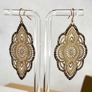 Ann Taylor dangling laser cut earrings gold, NWOT